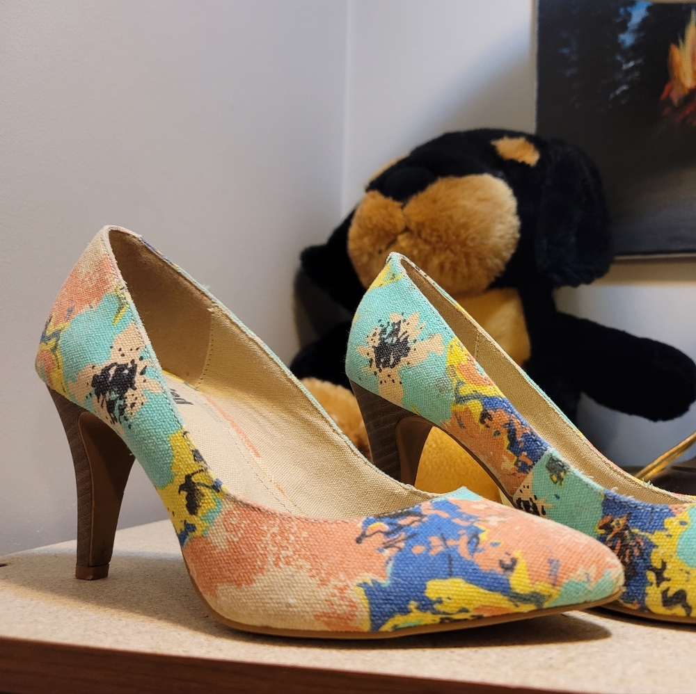 Unlisted by Kenneth Cole Multicolor Heels - Picture 1 of 3